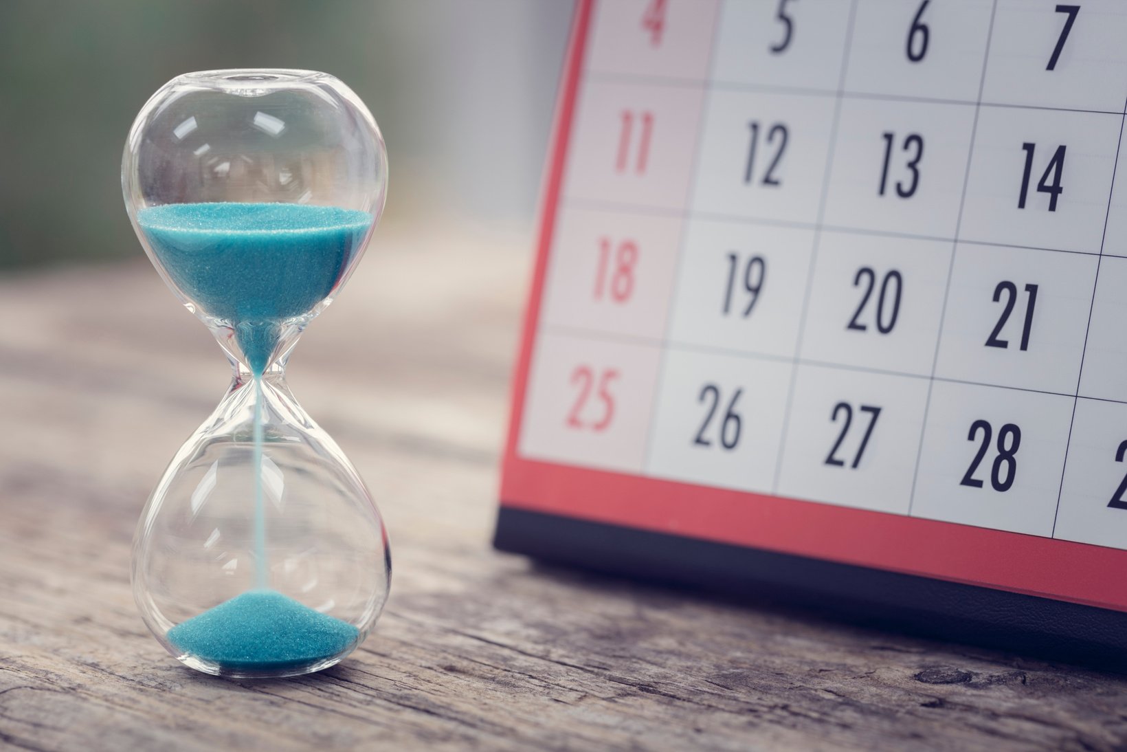 Hour glass and calendar important appointment date, schedule and deadline